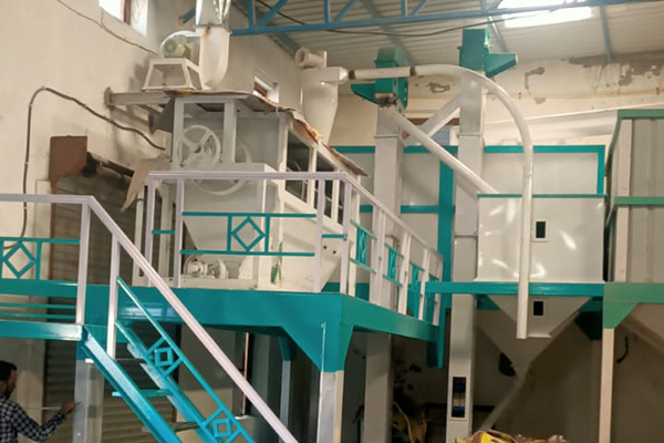 Maize cleaning machine